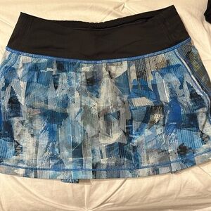 Lululemon reg 2 skort like new side pocket for phone
